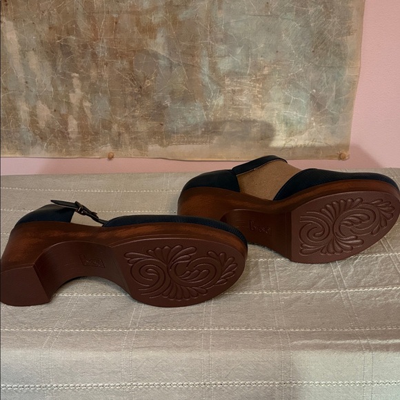 b.o.c. Navy and Brown Leather Slip-On Shoes - Picture 6 of 8